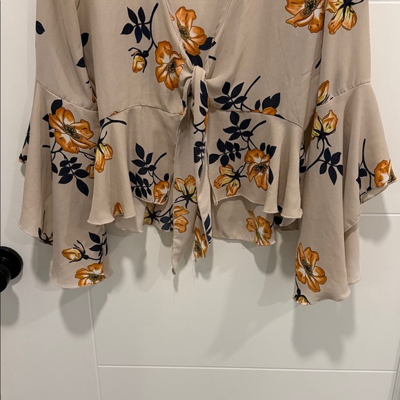 Miley & Molly Rose Beige and Orange Floral cardigan size medium - Picture 4 of 7